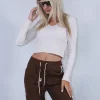 Crop top πλεκτό εκρού με χρυσά κουμπιά