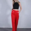 Παντελόνα κόκκινη με διακοσμητικό ζωνάκι χιαστί
