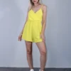 Σορτσάκι ολόσωμο κρουαζέ κίτρινο με ρυθμιζόμενες τιράντες