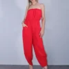 Ολόσωμη στράπλες φόρμα κόκκινη με τσέπες