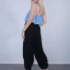 Τοπ φαρδύ μπλε με χρυσές χάντρες στις τιράντες