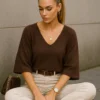 Μπλούζα πλεκτή με v καφέ με μανίκια νυχτερίδα