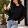Oversize μπλούζα μαύρη με μανίκια δαντέλας