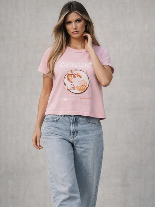 T-shirt ροζ με στάμπα croissant