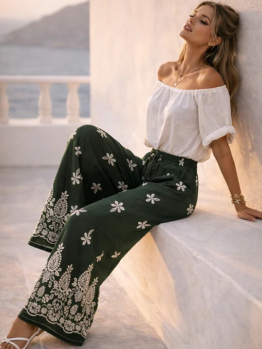 Βαμβακερή παντελόνα χακί με print λεπτομέρειες