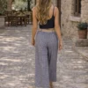 Γκοφρέ καρό παντελόνα μπλε με ψάθινη ζώνη