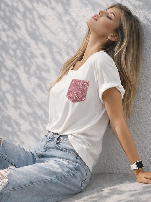 Μπλούζα λευκή με διακοσμητική τσέπη strass