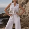 Αμάνικο πουκάμισο λευκό με γιακά και χρυσό κέντημα