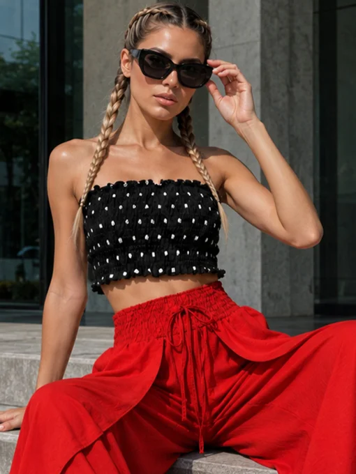 Στράπλες ασπρόμαυρο crop top με σφηκοφωλιά και βολάν
