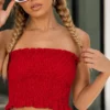 Στράπλες crop top κόκκινο με σφηκοφωλιά και βολάν