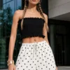 Στράπλες crop top μαύρο με σφηκοφωλιά και βολάν