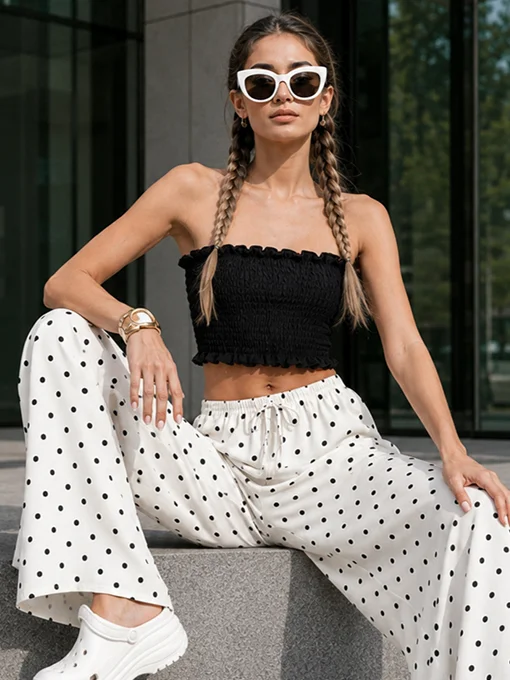 Στράπλες crop top μαύρο με σφηκοφωλιά και βολάν